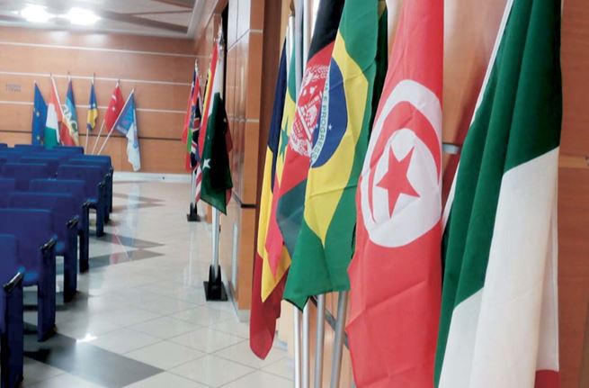 Tanti colori per tante bandiere per il sangue un solo colore